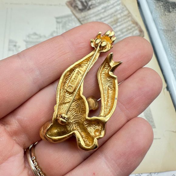 Vintage Disney Sleeping Napping Tigger Brooch Pin - Picture 3 of 3